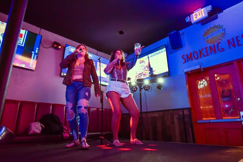 Dirty Birdies Sports Bar & Grill - Music