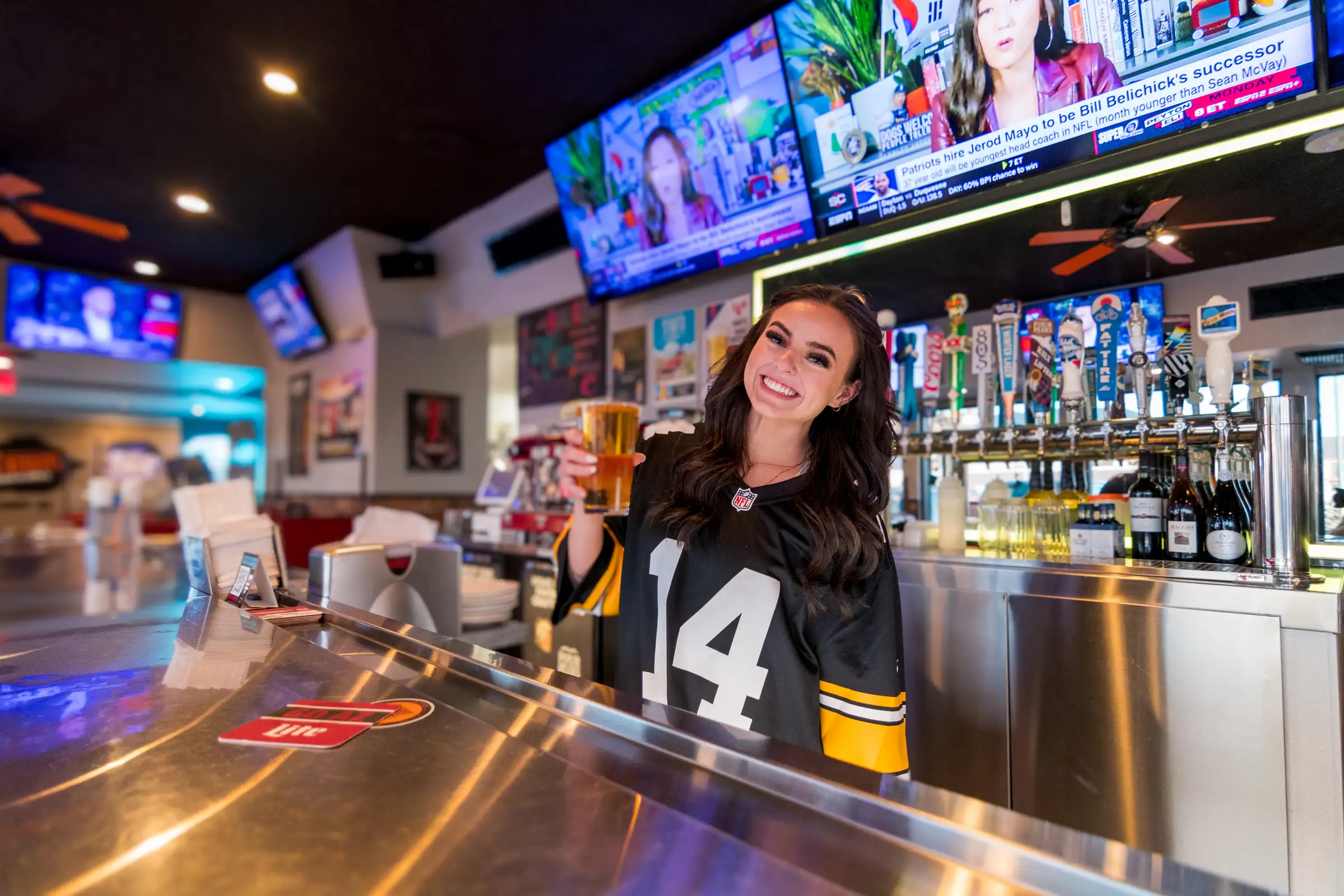 Dirty Birdies Sports Bar & Grill - Staff