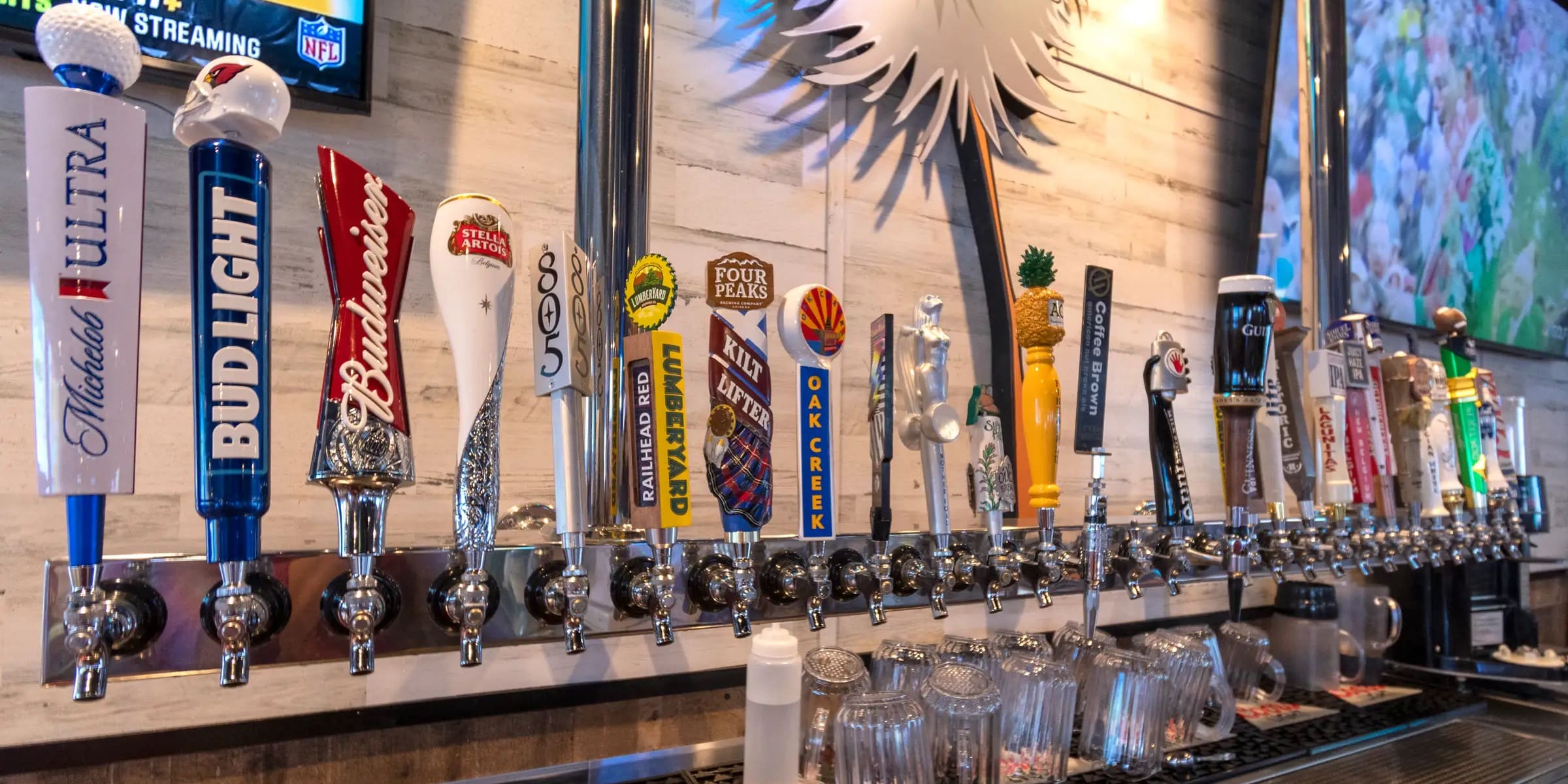 Dirty Birdies Sports Bar & Grill - Bar